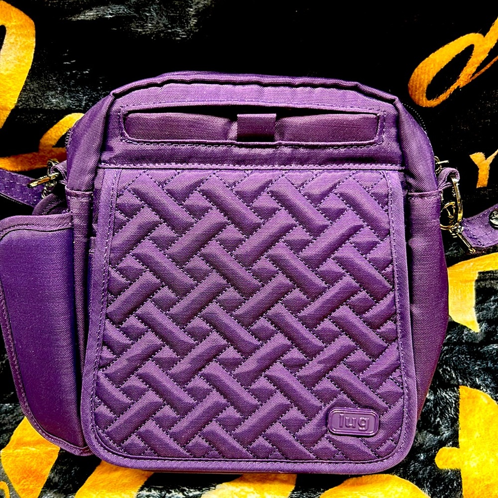 Travel bag . Used once . 3 zipper pocket’s. 2 magnetic closures . Crossbody .